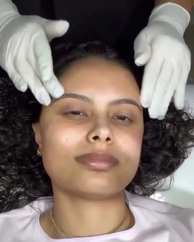 Pietra durante atendimento de cuidados com a pele